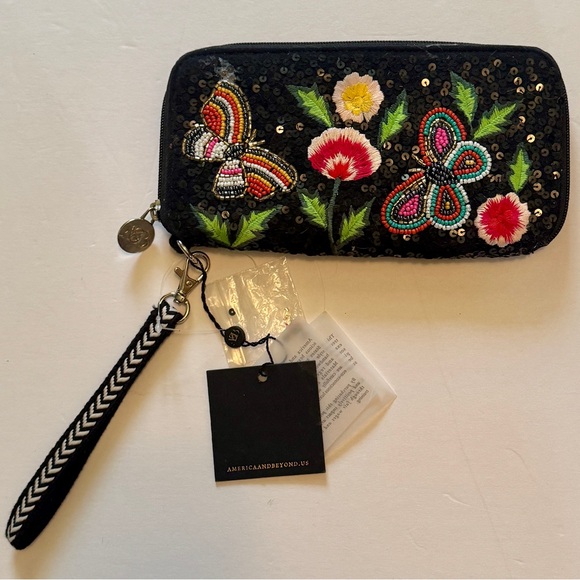 America & Beyond NWT embellished beaded wallet with wristlet - black butterfly - Picture 3 of 12